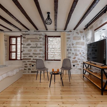 Quince&Sparkle Apartments Old Town Cattaro Esterno foto