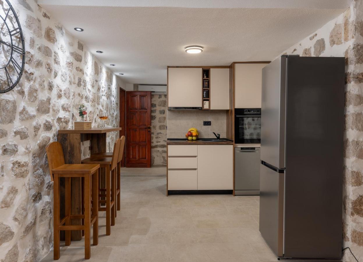 Quince&Sparkle Apartments Old Town Cattaro Esterno foto