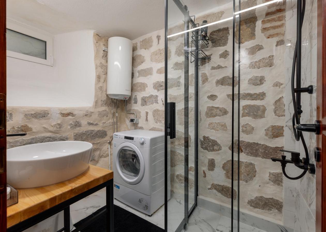 Quince&Sparkle Apartments Old Town Cattaro Esterno foto